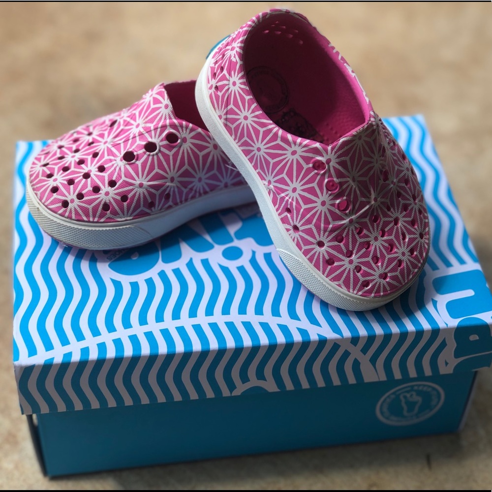 Girls native shoes- pink with white design